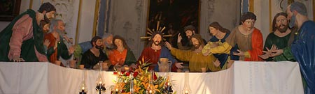 "La Cena" ~ Una dei sedici gruppi statuari che sfilano durante la processione del Gioved&igrave; Santo a Caltanissetta